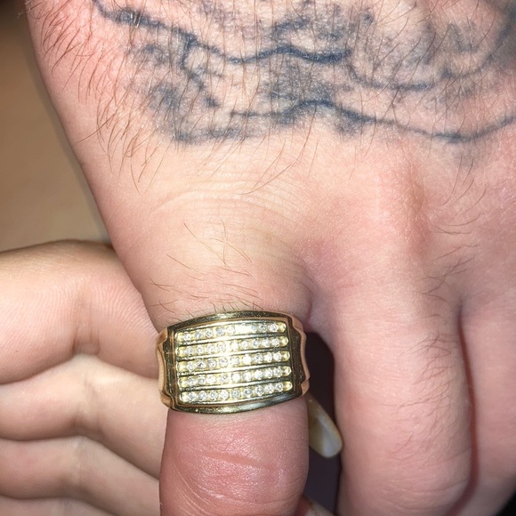 Gold 10K ring - Picture 2 of 4
